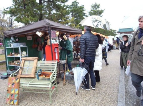 第一回 平安蚤の市へ行ってきました。