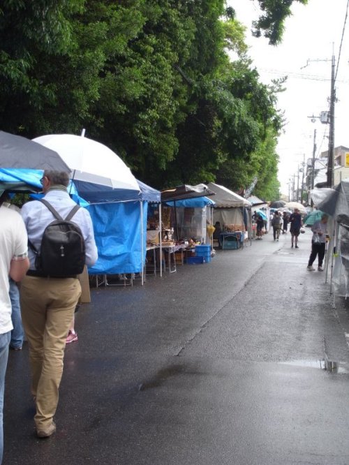 雨の北野天満宮。