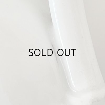 取手の下の方に、ひび割れ箇所がございます