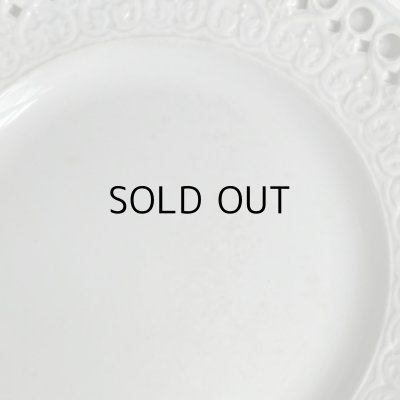 うっすらと色ジミがみられます