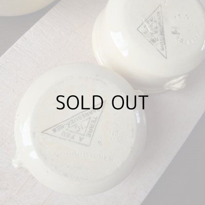 小さいほう、2点の底にはバックスタンプがあります。