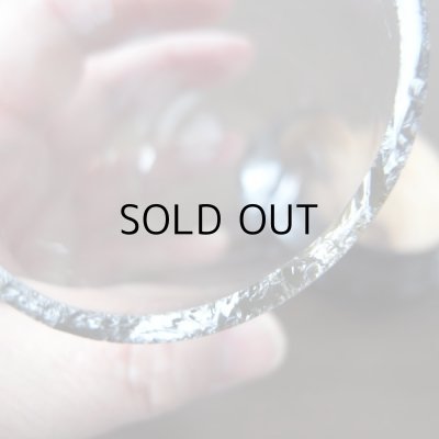 ガラスドームの下は切りっぱなしです。