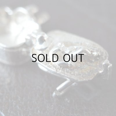 水着の女性が…