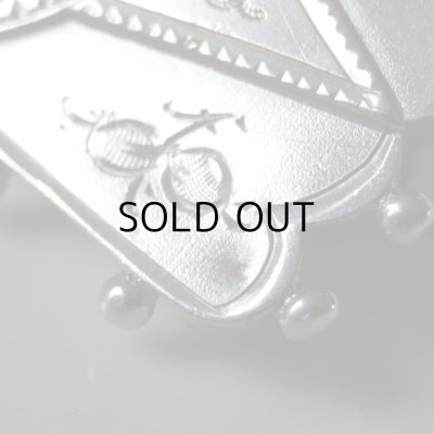 端に小さなアタリがあります。