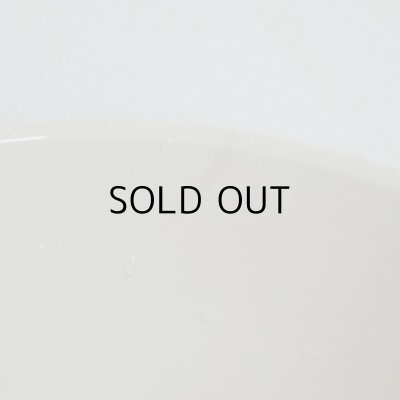 内側を濡らしてみるとラインが浮き出てきます。水滴も写っています。