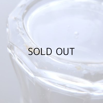 金色のようなものが見受けられますが彩色ではありません。