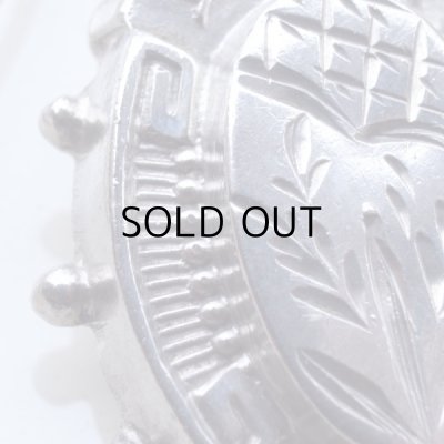 すべてハンドカットワーク。