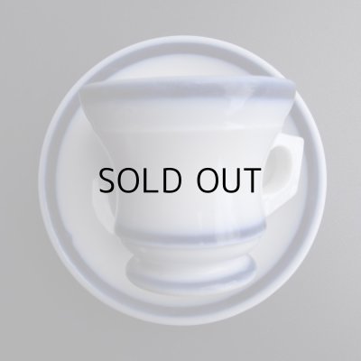 貴重なソーサー付き。