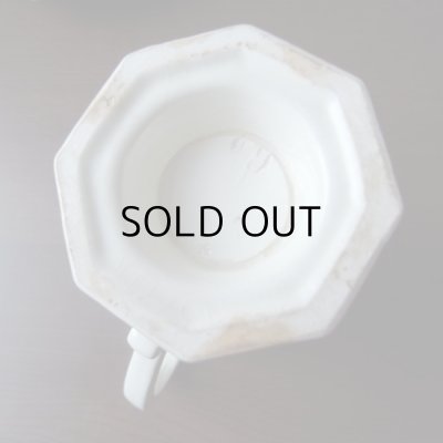 色ジミがみられます。