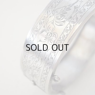 手彫り彫刻です