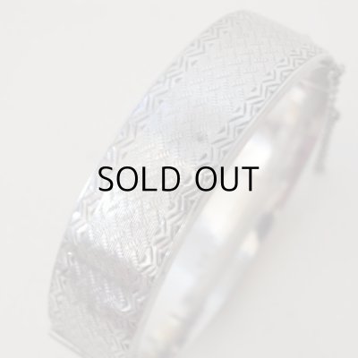 凹みがみられます