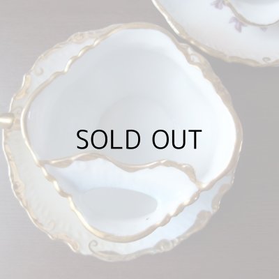 口髭受け！ユニークですね！