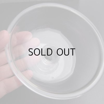 画像7: 手吹きガラスの脚付コンフィチュールグラス 「C」　フランスアンティーク 