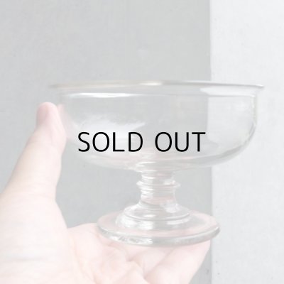 画像15: 手吹きガラスの脚付コンフィチュールグラス 「C」　フランスアンティーク 