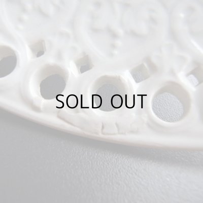 製造時に出来たものです。上から釉薬がかかっています。