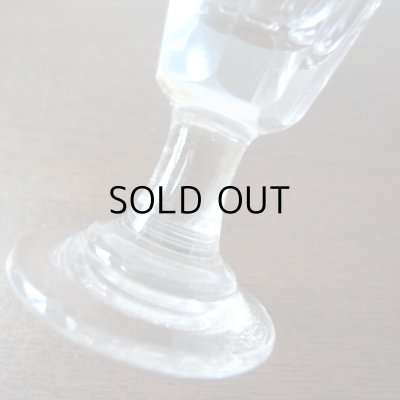 ステムはシンプルなデザイン