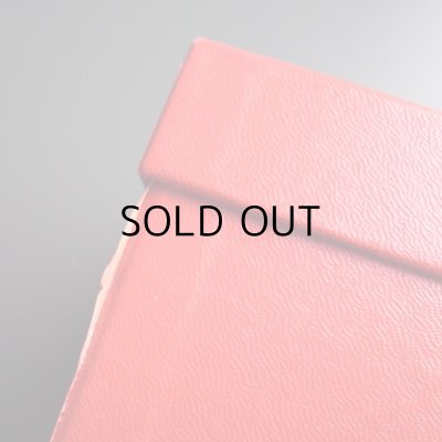 箱にめくれがございます