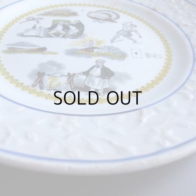 レリーフが施されています。