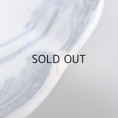 小傷を修復した跡と思われます