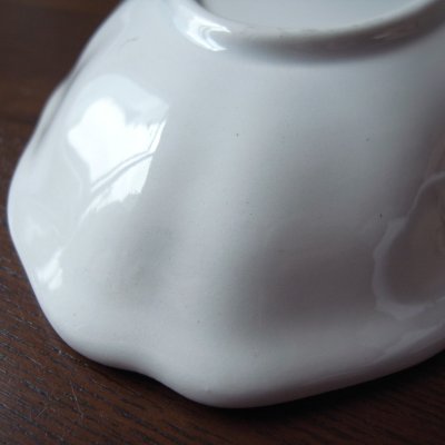 緩やかなレリーフ状になっています