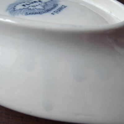 うっすら釉薬が垂れた跡があります