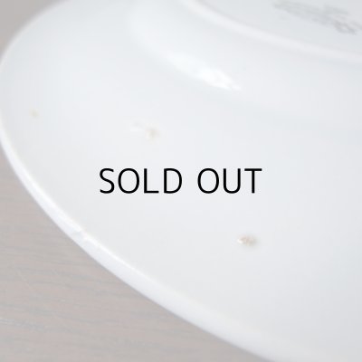 少し指に引っ掛かりを感じる突起があります