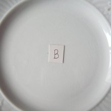 他の写真2: クレイユモントロー レリーフのお皿『B 』 フランスアンティーク