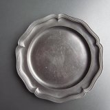 キリリとしたピューターの花リム皿　フランスアンティーク