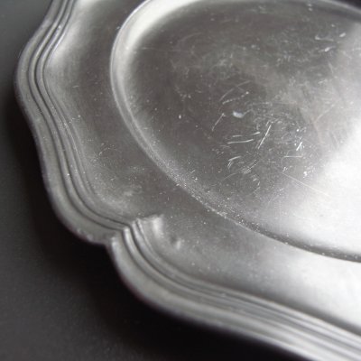 画像6: キリリとしたピューターの花リム皿　フランスアンティーク