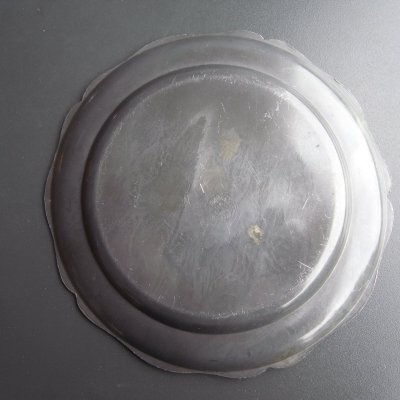 画像13: キリリとしたピューターの花リム皿　フランスアンティーク