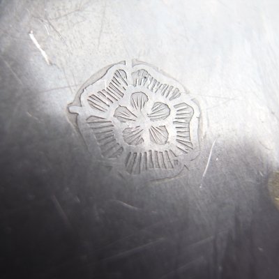 桜の花びらのよう？な刻印