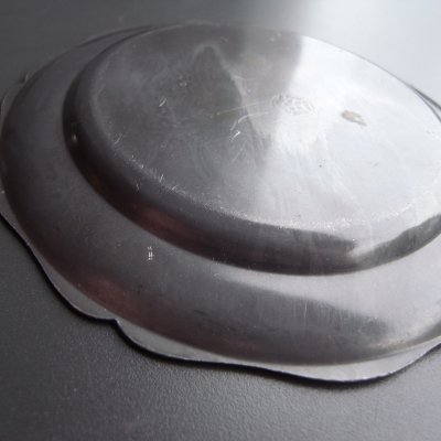 画像18: キリリとしたピューターの花リム皿　フランスアンティーク