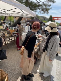 10月24日の平安蚤の市は爽やかな秋晴れ！