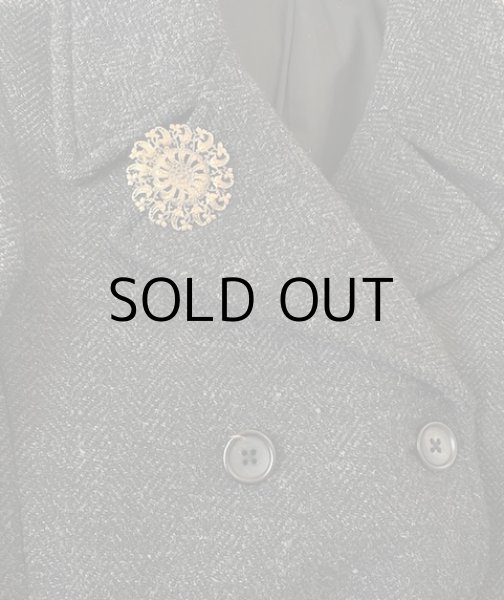 コートやジャケットに。