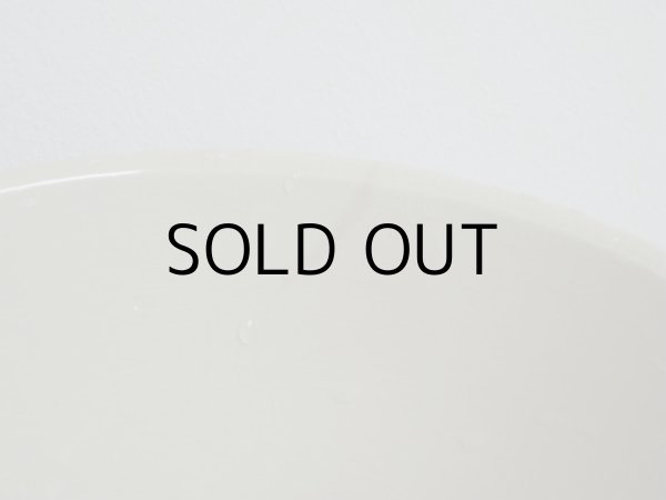 内側を濡らしてみるとラインが浮き出てきます。水滴も写っています。