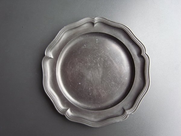 画像1: キリリとしたピューターの花リム皿　フランスアンティーク (1)
