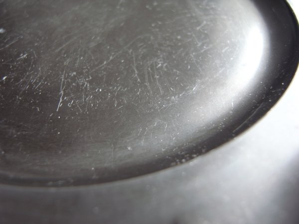 画像12: キリリとしたピューターの花リム皿　フランスアンティーク (12)