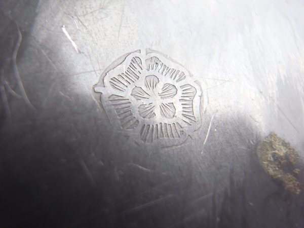 桜の花びらのよう？な刻印