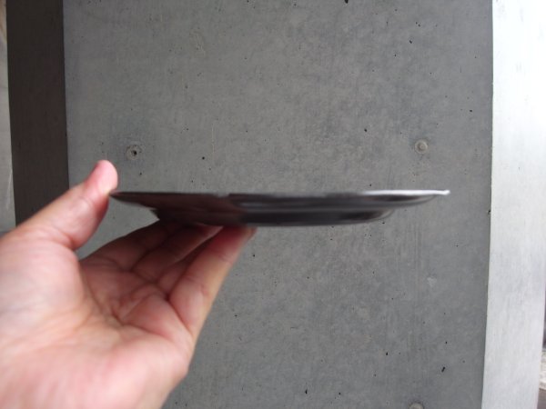 画像23: キリリとしたピューターの花リム皿　フランスアンティーク (23)