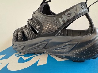 はじめてのHOKA。