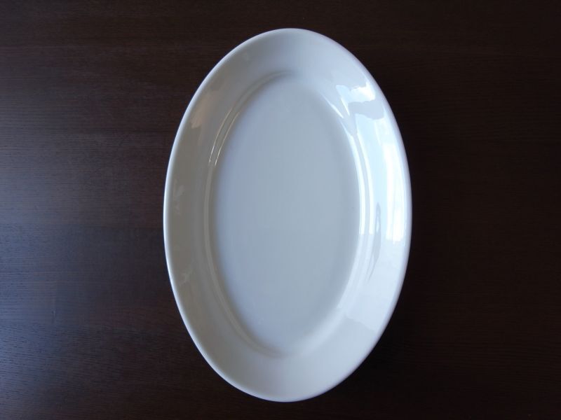 白いオーバル皿 フランスアンティーク サルグミンヌ - テーブルB
